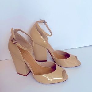 Schutz chunky heel peep toe size 9